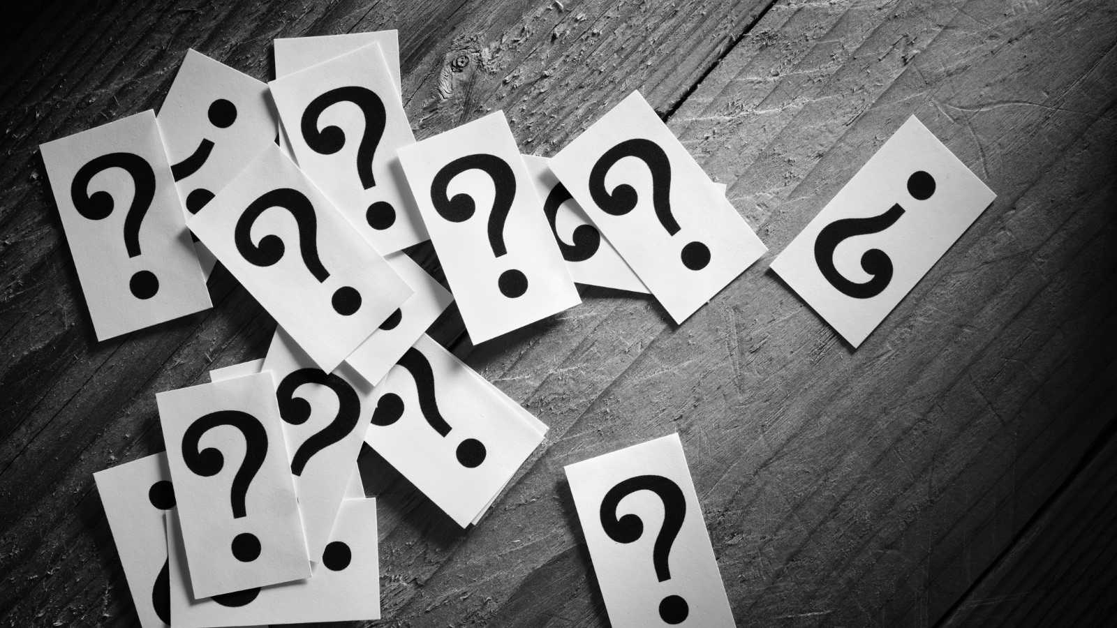 Website Abo Häufige Fragen | Fragezeichen auf Holz Website Abo Häufige Fragen | Fragezeichen auf Holz